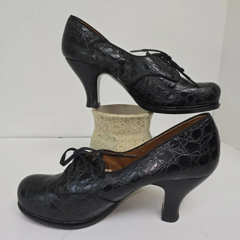 Chie Mihara Leather Oxford Shootie Heels Lace Up Size 38 8 US Crocodile Texture
